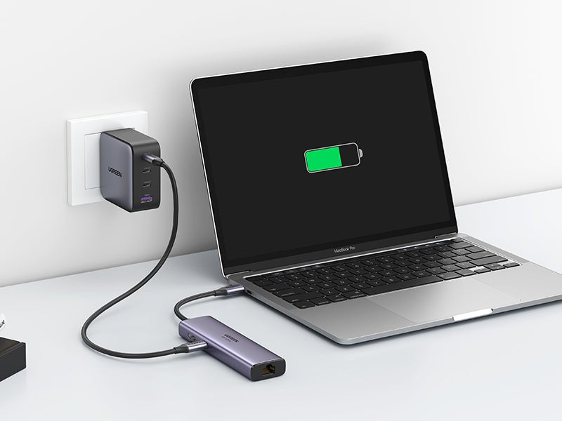Wie man seinen Laptop mit einer Dockingstation auflädt