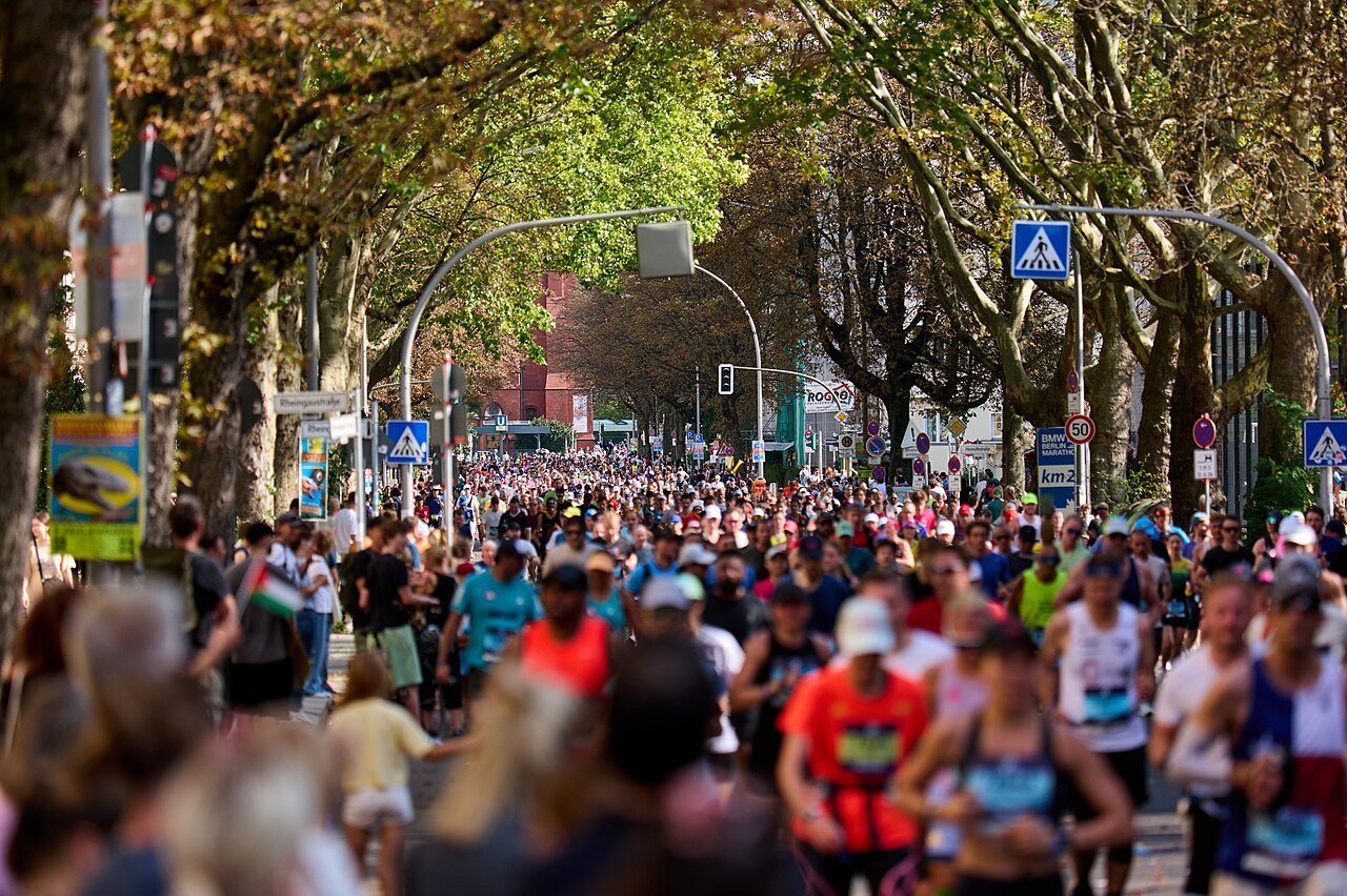 Marathon-Ausrüstung 2026: Packliste und Zubehör für den Renntag