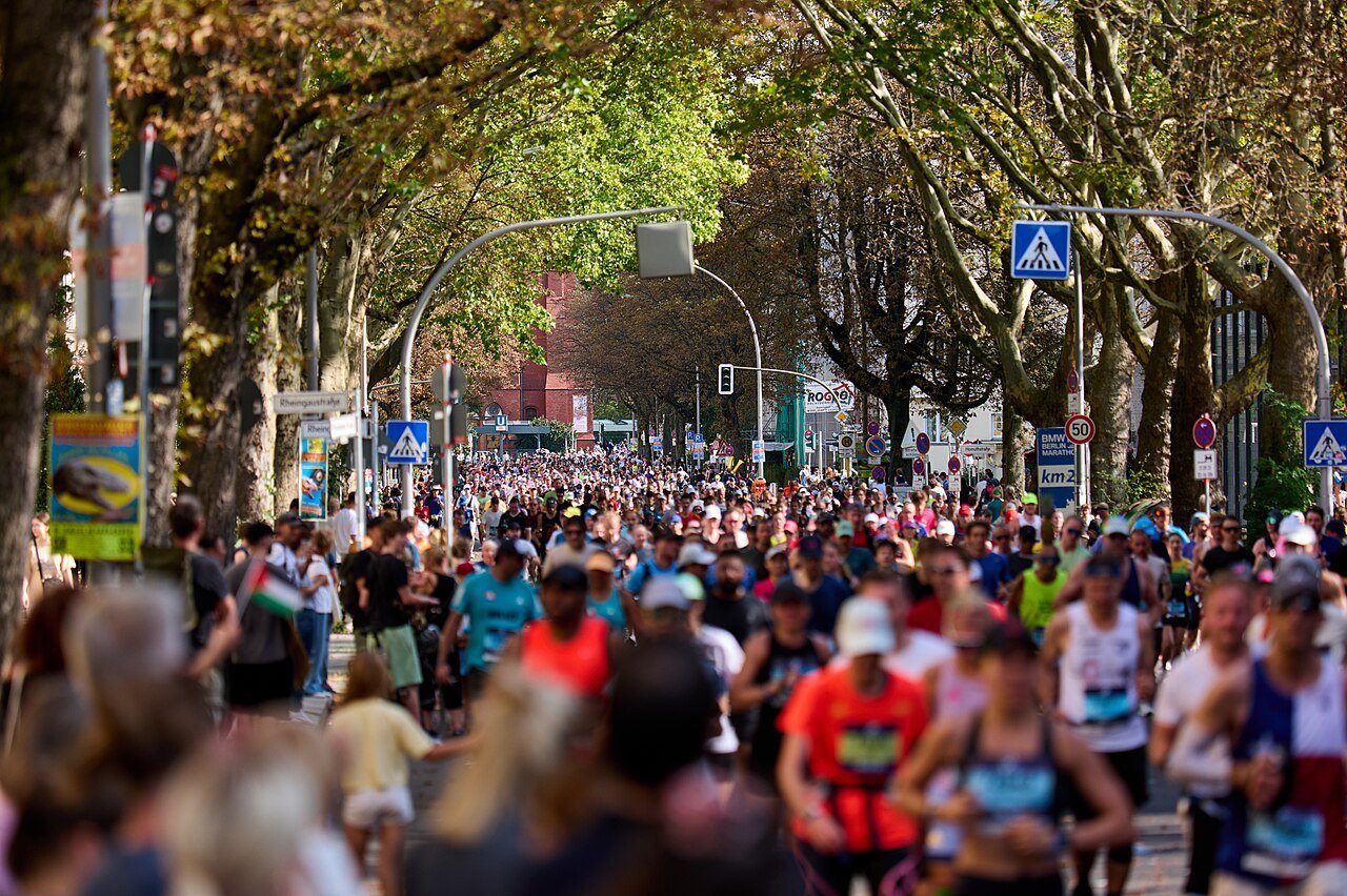 Marathon-Ausrüstung 2026: Packliste und Zubehör für den Renntag