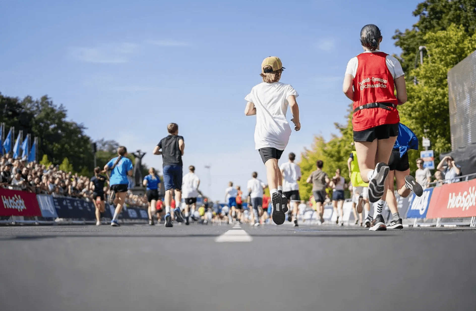BMW BERLIN-MARATHON 2026 Renntag-Guide: Startzeiten, Zeitplan und was dich erwartet
