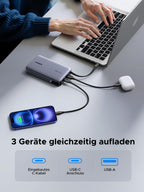 UGREEN Nexode 20000mAh Powerbank kann bis zu drei Geräte gleichzeitig aufladen und verfügt über ein eingebautes USB-C-Kabel, einen USB-C- und einen USB-A-Anschluss.