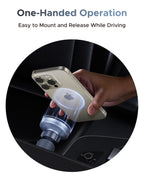 Einfaches Einsetzen und Lösen mit einer Hand dank dem UGREEN MagFlow 2-in-1 Magnetisches Kabelloses Auto-Ladegerät (Qi2 25W, MagSafe-kompatibel), einem wireless charger, der im Auto komfortable und sichere Bedienung ermöglicht