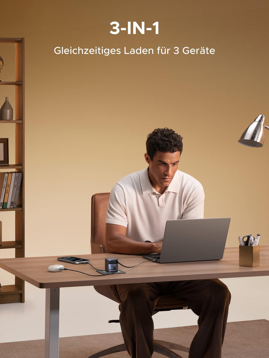 UGREEN Nexode 65W Reiseladegerät mit ausziehbarem USB-C-Kabel – vielseitiges Reiseladegerät unterstützt 3-in-1 Laden für gleichzeitiges Aufladen von drei Geräten über USB-C und USB-A.